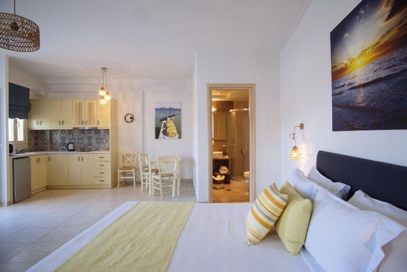 Aelia Apartments & Suites Livadi  エクステリア 写真