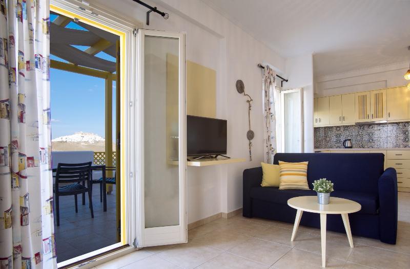 Aelia Apartments & Suites Livadi  エクステリア 写真